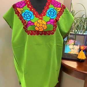 Beautiful Mexican Embroidered Blouse (XL)